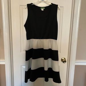 Cute black/white dress